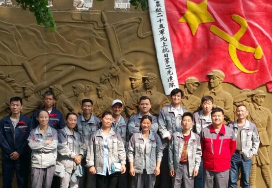 2016年4月优胜班组红色旅游留影